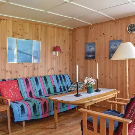 2 Bedroom Amazing In Skanevik Casa de Férias *